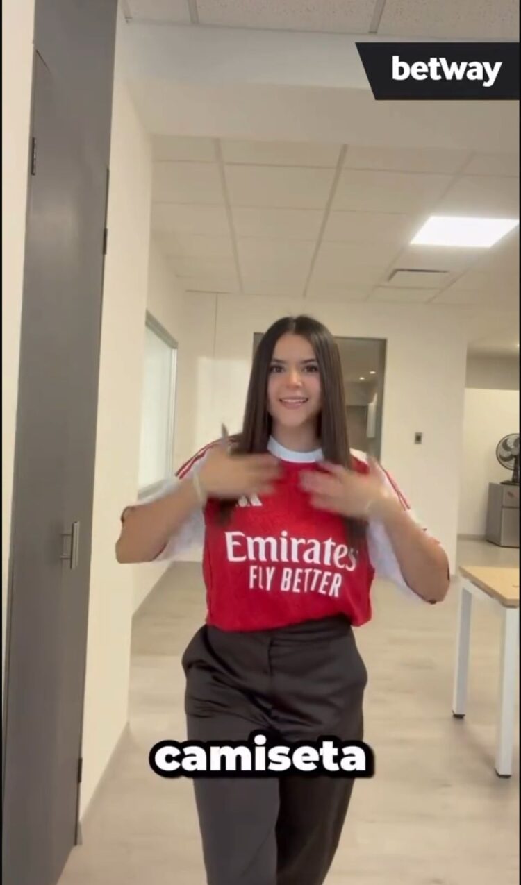 Betway y Mafer Cracks te regalan una playera oficial del Arsenal