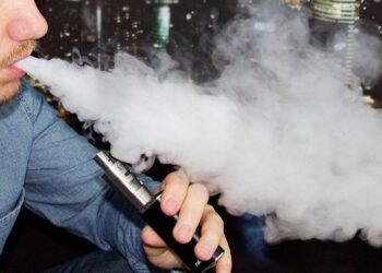 Mark Esper acusa que el veto a vapeadores abrió negocio para el crimen organizado