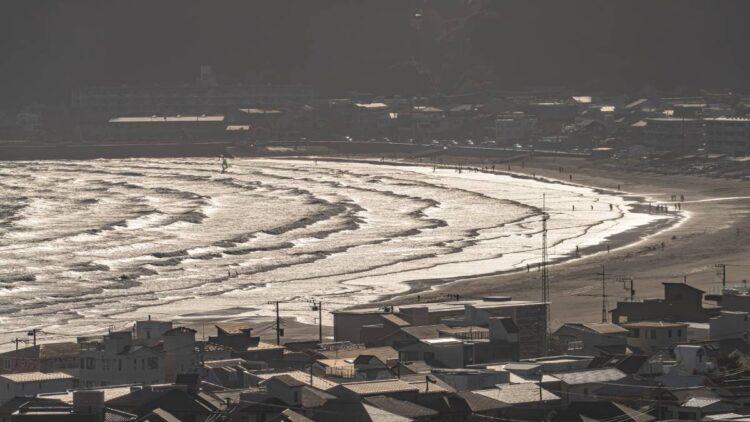 Japón registra pequeños tsunamis en la costa noreste tras un sismo en el mar