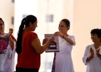 En Quintana Roo, Presidenta Claudia Sheinbaum entrega 225 viviendas nuevas, 497 liberaciones de hipoteca y 193 escrituras