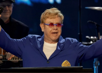 MÚSICO INGLÉS “Ha sido devastador”: Elton John narra su forma de vida tras perder la vista en un ojo