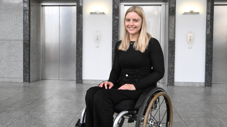 Michaela Benthaus hará historia: primera astronauta en silla de ruedas que viajará al espacio en misión de Blue Origin