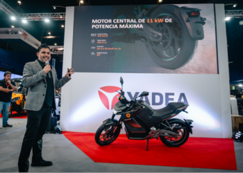 YADEA da a conocer su motocicleta eléctrica insignia Keeness en EXPO MOTO CDMX