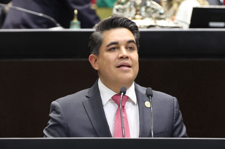 Plantean reforma constitucional para prohibir contratar a menores de edad en labores peligrosas o insalubres