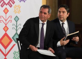 SAT devolvió casi un billón de pesos por IVA e ISR en 2025