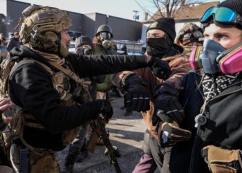 Gobernador de Minnesota denuncia “otro tiroteo atroz” por agentes federales de EU