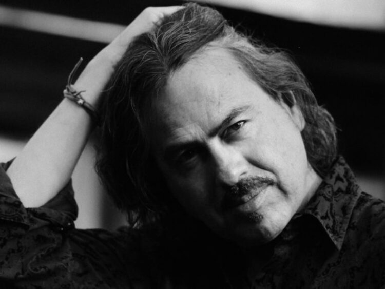 José Manuel Aguilera de la Barranca rinde homenaje a la literatura mexicana con Tinta negra y roja