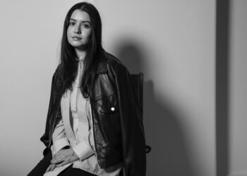 Paulina Ávila presenta “La hora azul”, una exploración fotográfica sobre lo efímero, la memoria y la convivencia