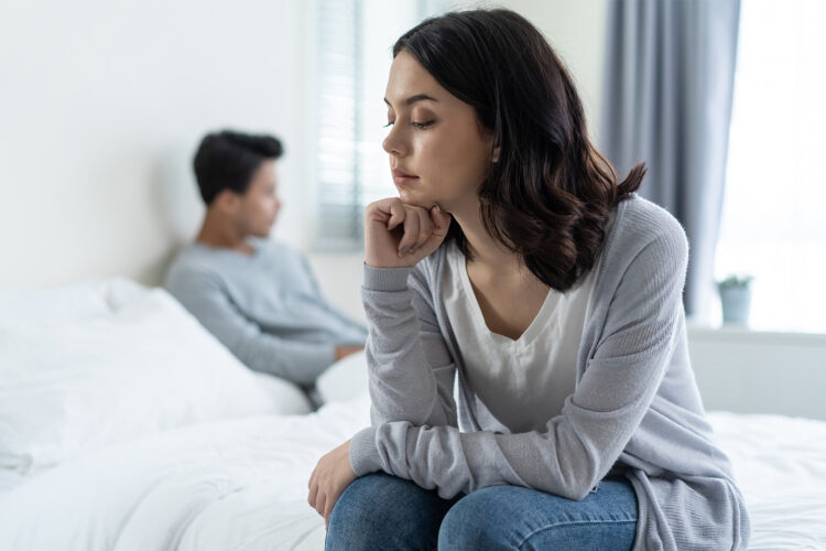 Cuando el amor duele: ¿Tu pareja te presiona para embarazarte o impedir una decisión reproductiva?